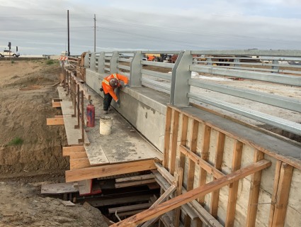 installing-safety-railing-west-bound-off-ramp - January 29, 2020